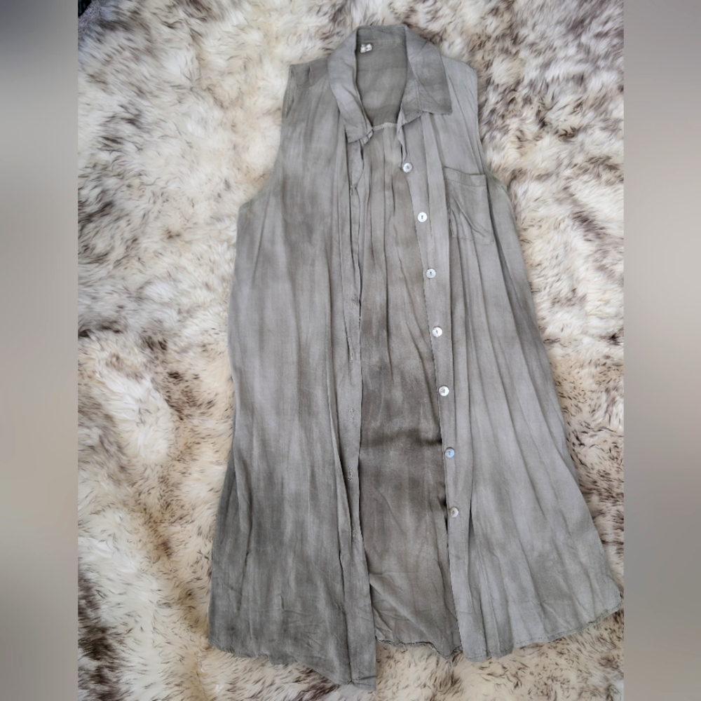 Sleeves vest. Around 34 inches.